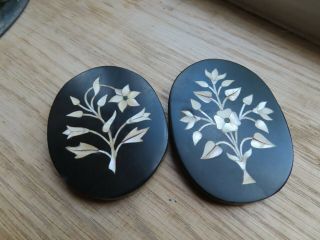 Antique Mother O Pearl Flower Intricate Set In Slate - Small Oval Pictures