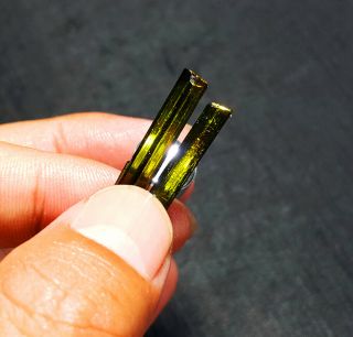 Rare 1.  8 G Natural Green Tourmaline Crystals Rough Stone Specimen Y133