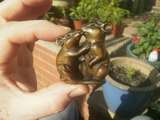 Hand Carved Wood Netsuke Mice Or Rats Kissing Collectable Boxwood Figure