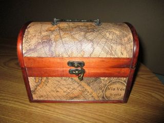 2007,  Hitc,  Wood Tabletop Trunk W/latch,  Handle,  Dome Top,  Antique Map Pattern