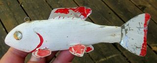Vintage Minnesota Tack Eye Curved Body Unknown Carver Fish Decoy