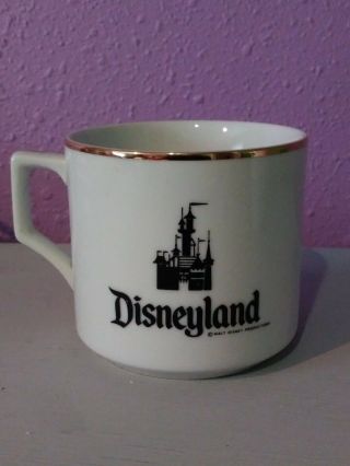 Vintage Disneyland Collectors Castle Mug 10 Oz.  Gold Trim Made In Japan - Rare