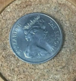 Rare 1970 Isle Of Man - One Crown Coin With Case - Elizabeth The Second - M00