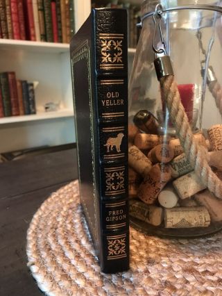 Old Yeller By Fred Gipson.  Easton Press Leather Bound Book Very Rare