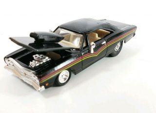 1968 68 Plymouth Road Runner Hemi Rare 1:64 Scale Diorama Diecast Model Car