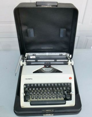 Rare Vintage Olympia Deluxe Sm9 German Typewriter With Soft Cover Case