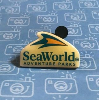 Vintage Very Rare Sea World Classic Logo Collectible Pin L@@k (small)