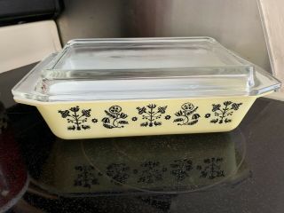 Rare 1957 Vintage Pyrex Promotional Yellow embroidery 2 Qt.  Casserole 575 2