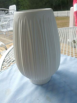 H C Heinrich Mid Century White Bisque Op Art Pattern Vase No Issues.