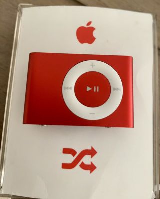 Apple iPod shuffle 2nd Gen.  RARE Special Edition Red 2GB W/Charging Station 2