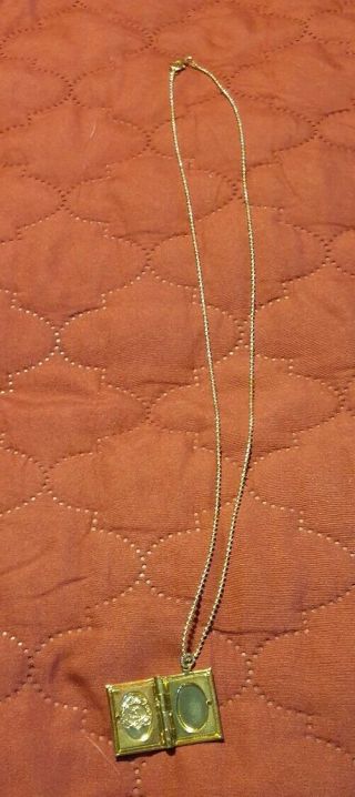 MARC JACOBS - Vintage Locket Necklace Rare Necklace no longer made Holds 2 Photos 3