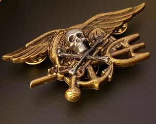 Skull Bones Us Navy Seals Special Warfare Seal Team Trident Insignia Antique Pin