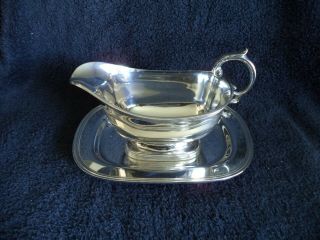 Vintage The Sheffield Silver Co.  Plated Gravy Boat With Tray No.  13 - 35