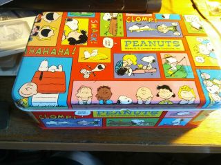Vintage United Feature Syndicate Snoopy Peanuts Sewing Kit Tin Box Japan Rare