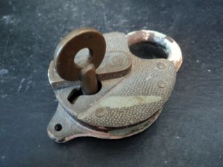 Vintage Yale Brass Lock W Brass Barrel Key E Made In Usa