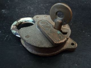 Vintage YALE BRASS Lock w BRASS Barrel Key E Made In USA 2