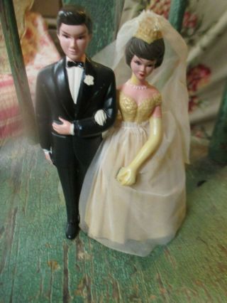 Wilton Vintage Brunette Bride Groom Wedding Cake Topper Ivory Dress