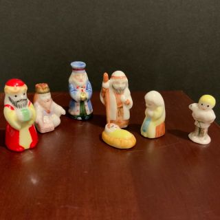 Vintage Miniature Hand Painted Porcelain 7 Piece Set Tiny Christmas Nativity