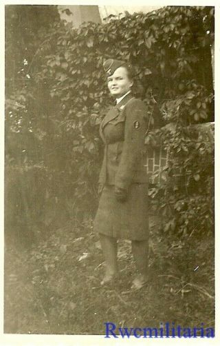 RARE Female Uniformed Wehrmacht Heferin Girl Posed in Garden; 1944 2