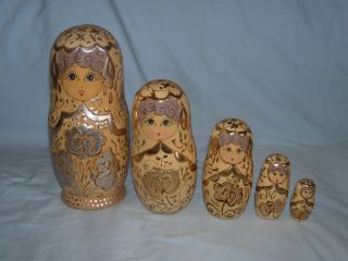 Vintage Large 7.  5 " Set Of 5 Wooden Russian Nesting Dolls (1993)
