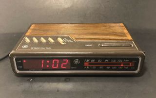 General Electric Vintage Ge 7 - 4612a Am/fm Digital Alarm Clock Radio