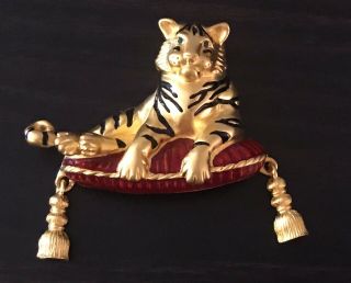Vintage signed BOB MACKIE Royal TIGER big Cat on pillow enamel BROOCH pin 2