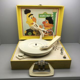 Vintage Sesame Street Record Player Bert Ernie Rare Vinyl Box Yellow Playtime