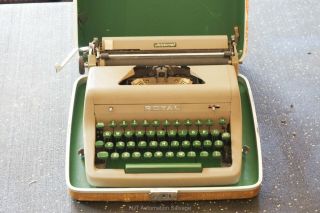 Rare,  Vintage Royal Aristocrat Portable Typewriter With Case