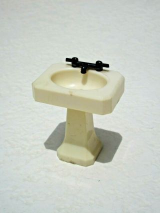 Vintage Renwal Dollhouse Furniture Bathroom Sink Plastic 2.  5 " 1:16 Scale
