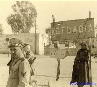 Rare Wehrmacht & Italian Afrika Korps Troops On Street In Agedabia (libya)