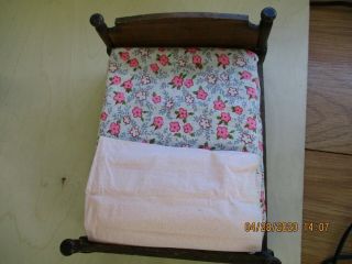 VINTAGE DOLLHOUSE DOUBLE WOODEN BED WITH MATTRESS & PINK BLANKET 2