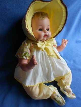 Vtg.  Baby Doll,  Wooden Knob 18 " Vinyl & Cloth Brand? Newborn Dress & Bonnet Set
