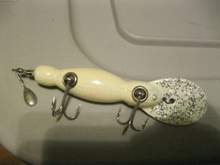 Vintage Bomber Waterdog fishing lure with wooden body white with sparkle lip 2