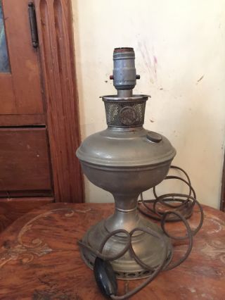 Antique Aladdin Metal Oil Or Kerosene Lamp Converted To Electricity 2