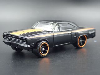 1970 70 Plymouth Road Runner Rare 1:64 Scale Limited Diorama Diecast Model Car