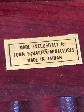 Vintage Town Square Miniature Dollhouse Coffee Table 1:12 3