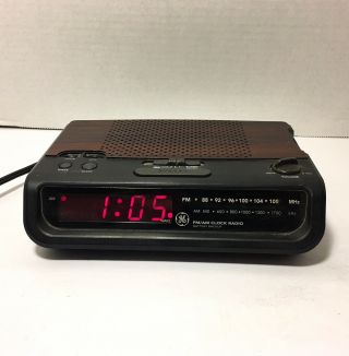 Vintage Ge General Electric Digital Alarm Clock Radio - Woodgrain Model 7 - 4613a