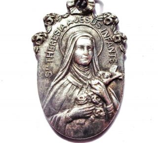 Roses Decors Antique Medal Pendant To Saint Therese