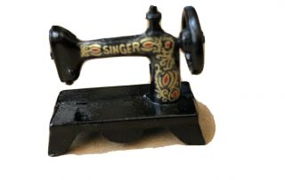Dollhouse Miniature Cast Iron Vintage Antique Singer Sewing Machine