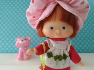 Vintage Strawberry Shortcake Doll With Flat Hands And Custard Pet