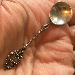 Pretty Sterling Silver Salt Cellar Spoon 2.  5 " Long