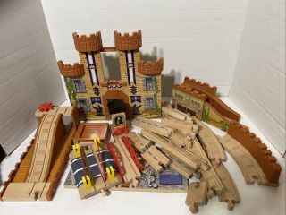 Thomas The Train Deluxe King Of The Railway Set Castle Friends Wooden Rare