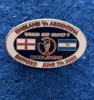 England - V - Argentina 2002 World Cup June - Quality Rare Enamel Pin Badge
