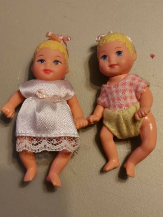 Vtg Barbie Mattel Baby Krissy Chrissy Nikki Jointed 2 Dolls Infant Clothes Babie