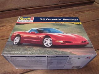 Revell/monogram,  2527 1:25 1998 Corvette Roadster Model Kit