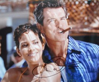 Halley Berry Actress - Rare 007 Hot Photo Autographed 8 X 10 W/coa