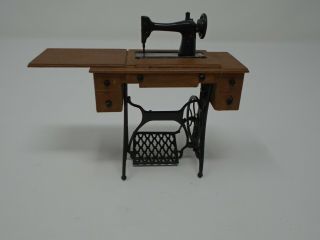 Vintage Sewing Machine Dollhouse Miniature 1:12