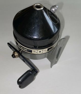 Zebco Model 202 Closed Face Fishing Reel Grey Black Made In USA 2