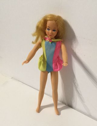 Vintage Barbie Living Skipper Doll Blonde 1147 W/ Swimsuit