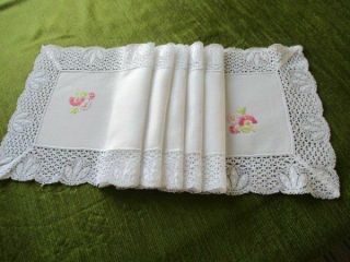 Vintage Table Runner Hand Embroidered With Lace Edge 9.  5 " X 40 "